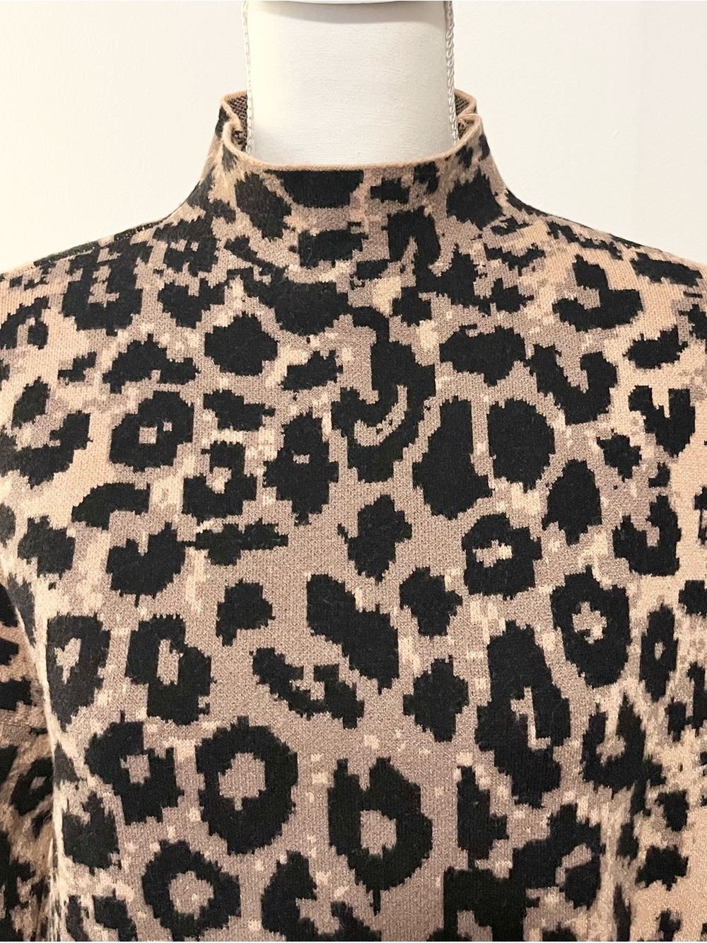 Nicole Miller New York Mock Neck Leopard Print Pullover Sweater. Size X-Large - Picture 4 of 7
